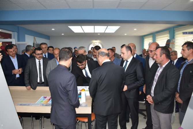 Eskil’de köy okuluna Robotik Kodlama ve Z Kütüphane yapıldı