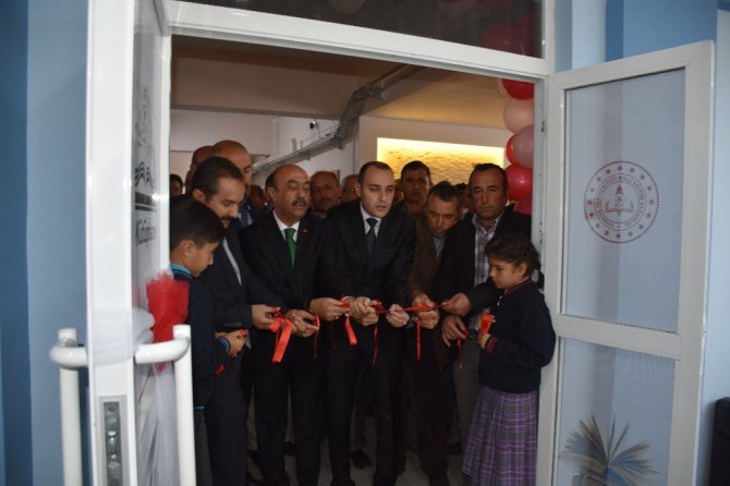 Eskil’de köy okuluna Robotik Kodlama ve Z Kütüphane yapıldı