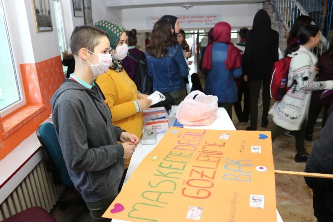 Beyşehir’de ‘maskeme değil, gözlerime bak’ farkındalık etkinliği