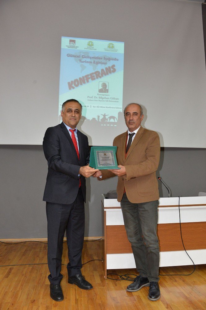 Selçuk’ta “Güncel Gelişmeler Işığında Turizm Eğitimi” Konferansı yapıldı