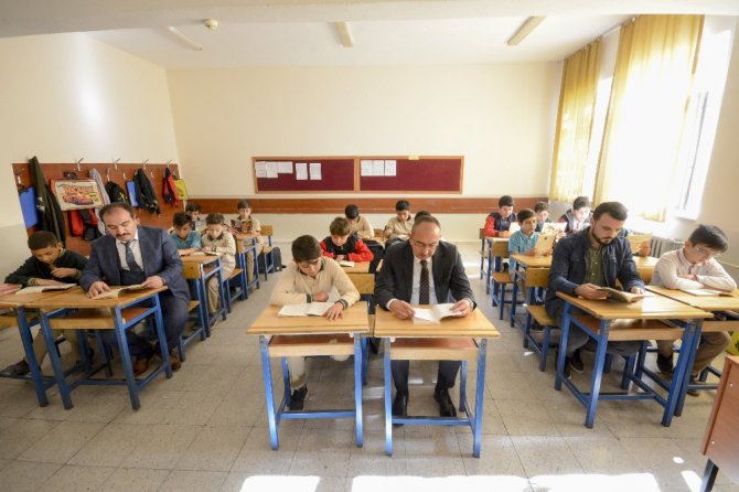Başkan Kavuş: “İşini aşkla yaparak farklılık oluşturan tüm öğretmenlerimize teşekkür ediyorum”