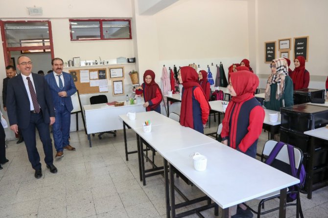 Başkan Kavuş: “İşini aşkla yaparak farklılık oluşturan tüm öğretmenlerimize teşekkür ediyorum”