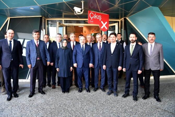 Bakan Varank, Tropikal Kelebek Bahçesi’ni ziyaret etti