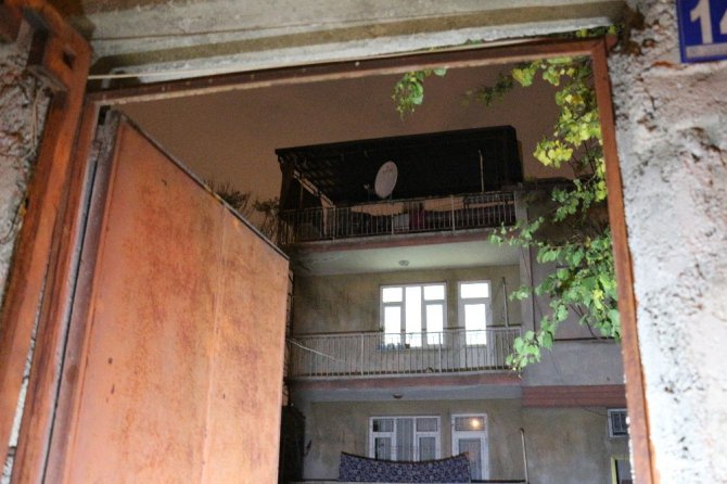Tartıştığı 20 yaşındaki karısını döverek öldürdü