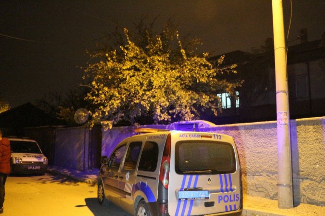 Tartıştığı 20 yaşındaki karısını döverek öldürdü