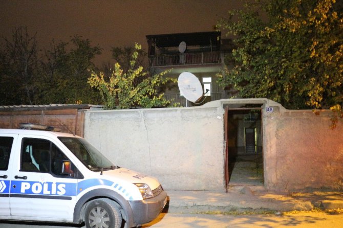 Tartıştığı 20 yaşındaki karısını döverek öldürdü