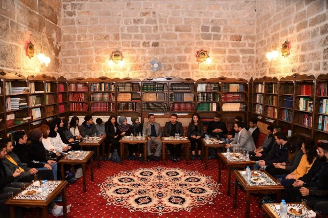Başkan Dinçer iletişim fakültesi öğrencileri ile bir araya geldi