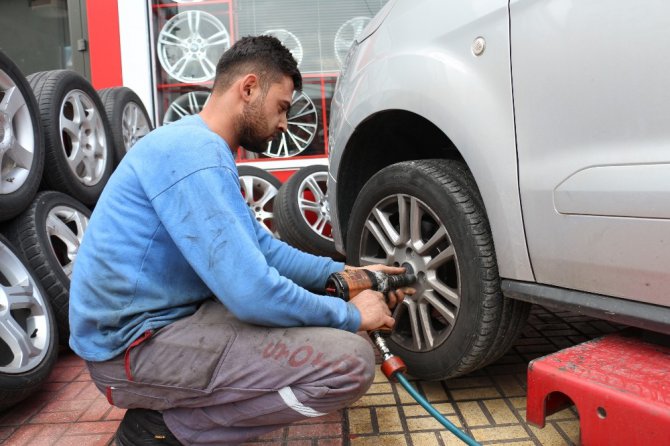 Can ve mal güvenliği için kış lastiği taktırın uyarısı