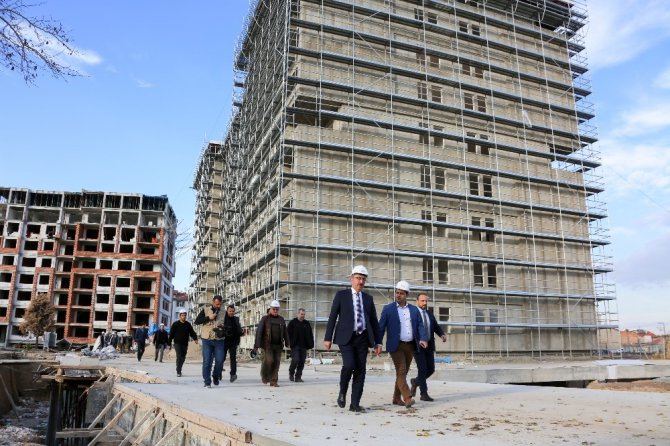 Başkan Kavuş: “Hemşehrilerimizi ilgilendiren her konunun takipçisiyim”