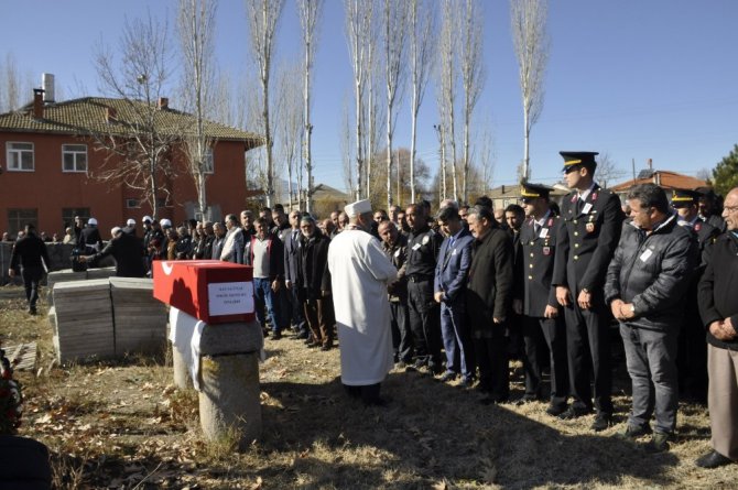 Kalbine yenik düşen polis memuru son yolculuğuna uğurlandı