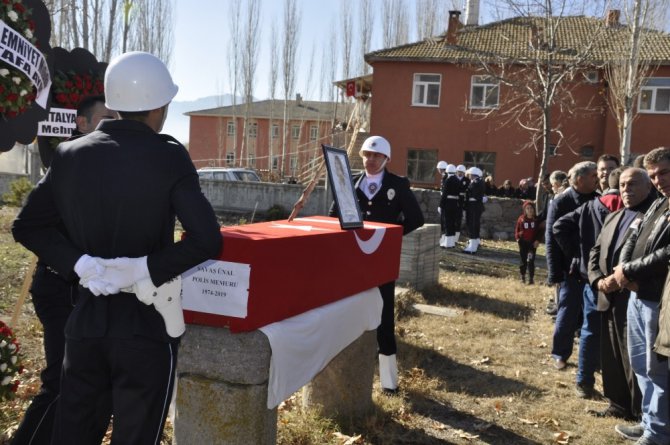 Kalbine yenik düşen polis memuru son yolculuğuna uğurlandı