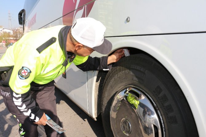 Konya’da otobüslere kış lastiği denetimi