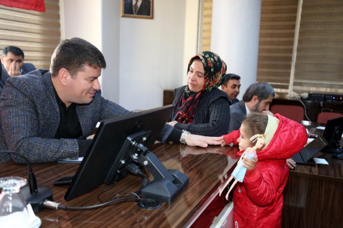 Başkan Dinçer, halk gününde vatandaşları dinledi