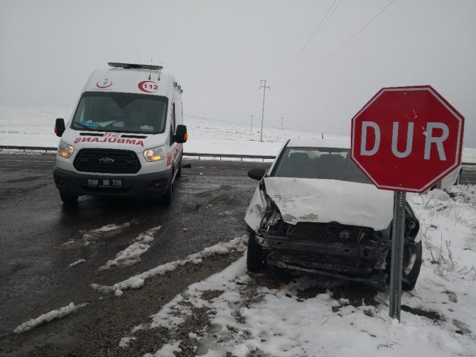 Aksaray’da iki otomobil çarpıştı: 6 yaralı