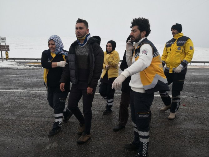 Aksaray’da iki otomobil çarpıştı: 6 yaralı