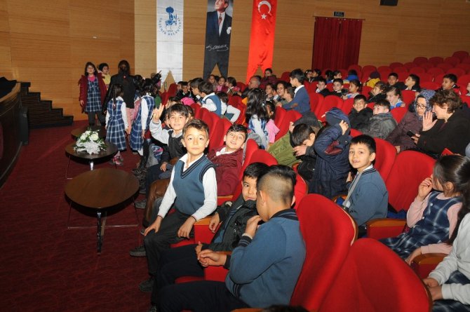 Küçük Kara Balık Akşehir’de çocuklarla buluştu