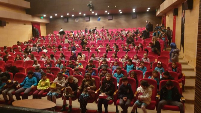 Küçük Kara Balık Akşehir’de çocuklarla buluştu