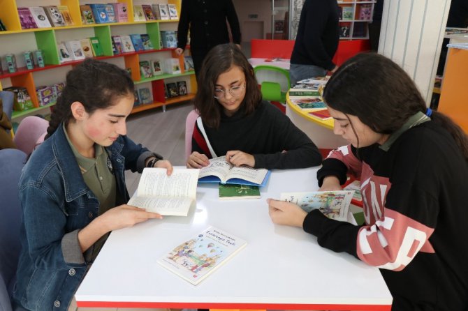 Aksaray’da okullarda açılan kütüphaneler öğrencilerin vizyonunu geliştiriyor