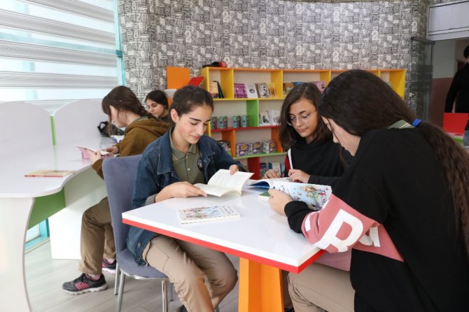 Aksaray’da okullarda açılan kütüphaneler öğrencilerin vizyonunu geliştiriyor