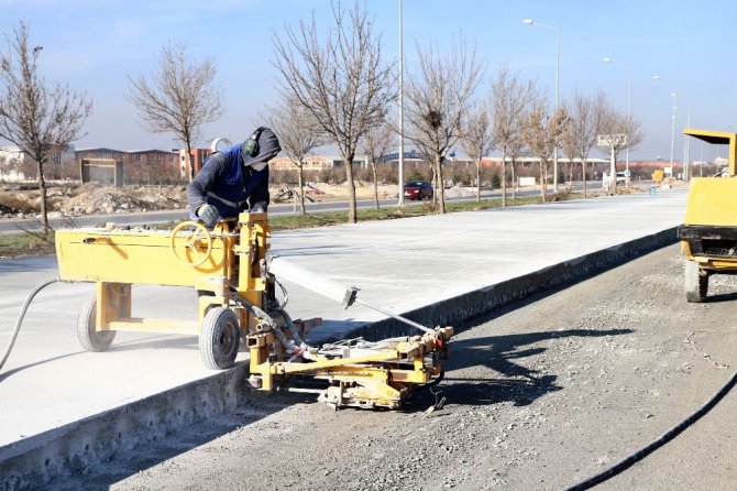 Konya Büyükşehir’den ilk kez beton yol uygulaması