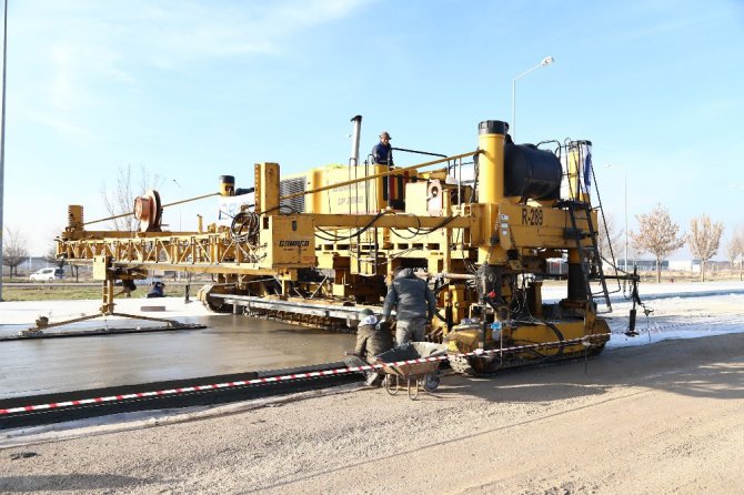 Konya Büyükşehir’den ilk kez beton yol uygulaması