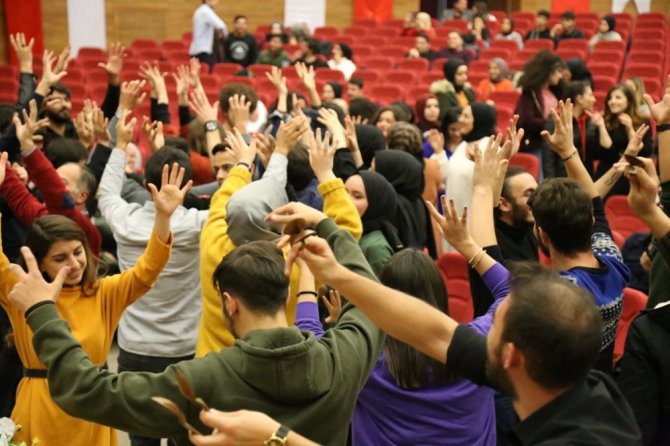 ASÜ Rektörü Şahin: “Her öğrenci bir sanat dalıyla ilgilenmeli”