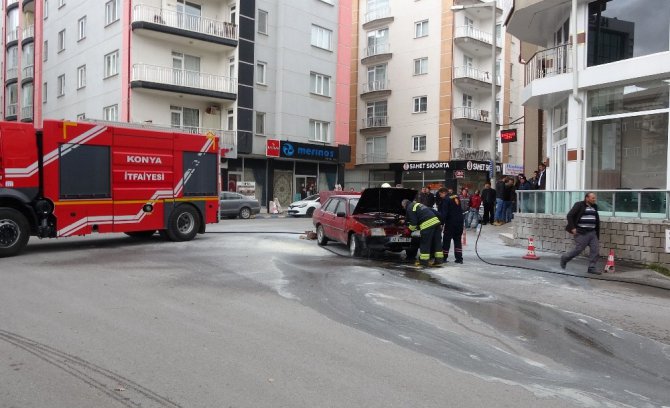 Konya’da seyir halindeki otomobil yandı