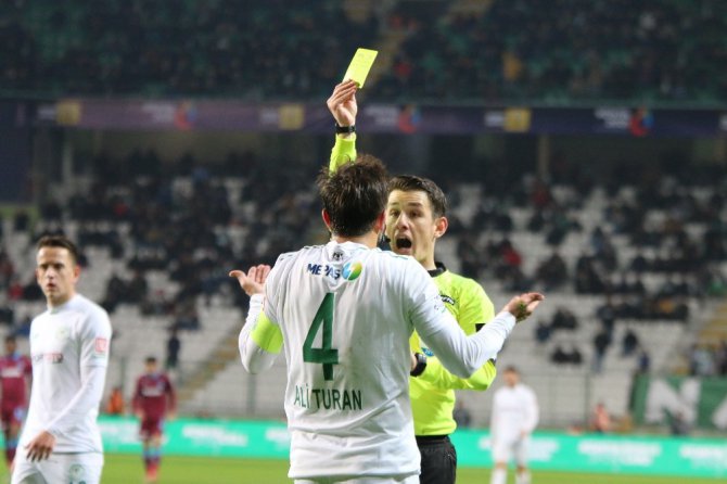 Süper Lig: Konyaspor: 0 - Trabzonspor: 1 (İlk yarı)