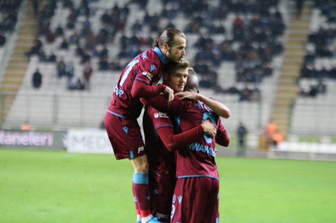 Süper Lig: Konyaspor: 0 - Trabzonspor: 1 (İlk yarı)
