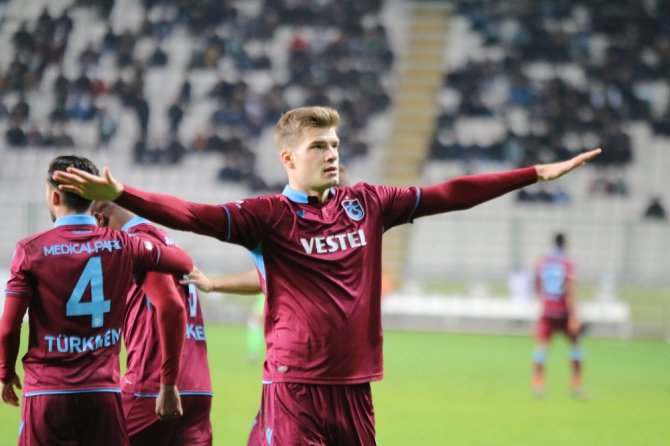 Süper Lig: Konyaspor: 0 - Trabzonspor: 1 (İlk yarı)