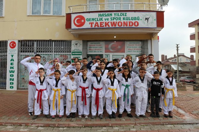 Tekvandoculardan ihtiyaç sahipleri için mavi kapak kampanyası