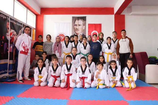 Tekvandoculardan ihtiyaç sahipleri için mavi kapak kampanyası