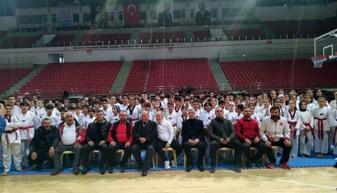 Konya’da tekvando siyah kuşak ve dan terfi sınavları yapıldı