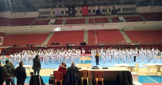 Konya’da tekvando siyah kuşak ve dan terfi sınavları yapıldı