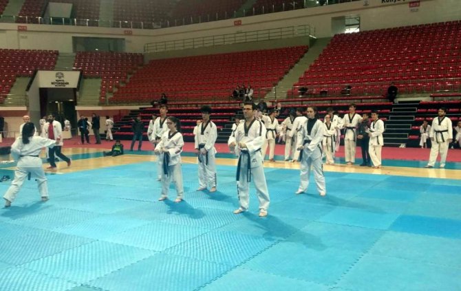 Konya’da tekvando siyah kuşak ve dan terfi sınavları yapıldı