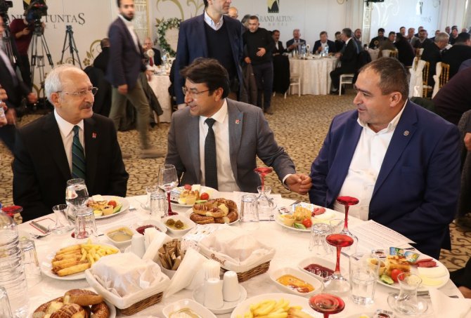 CHP Genel Başkanı Kılıçdaroğlu Aksaray’da muhtarlarla bir araya geldi