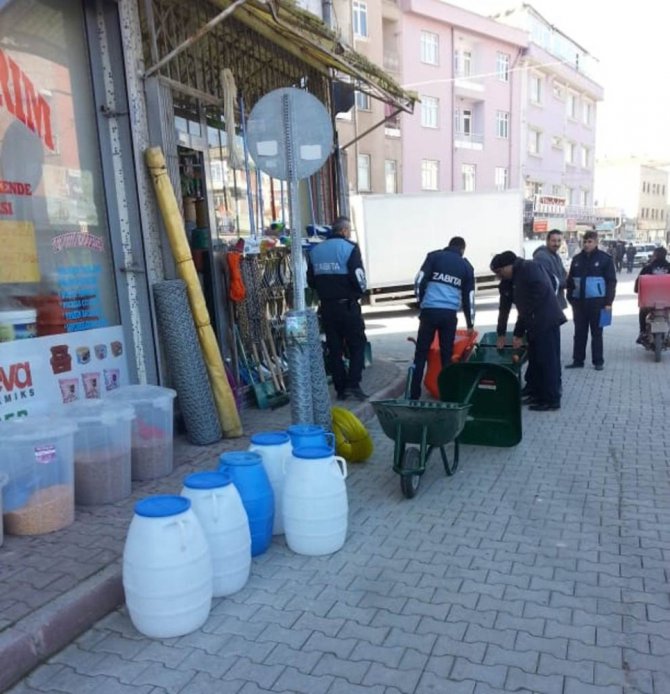 Ereğli’de zabıta kaldırım işgaline geçit vermiyor