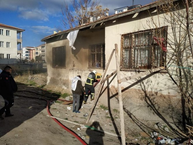 Aksaray’da müstakil evde yangın