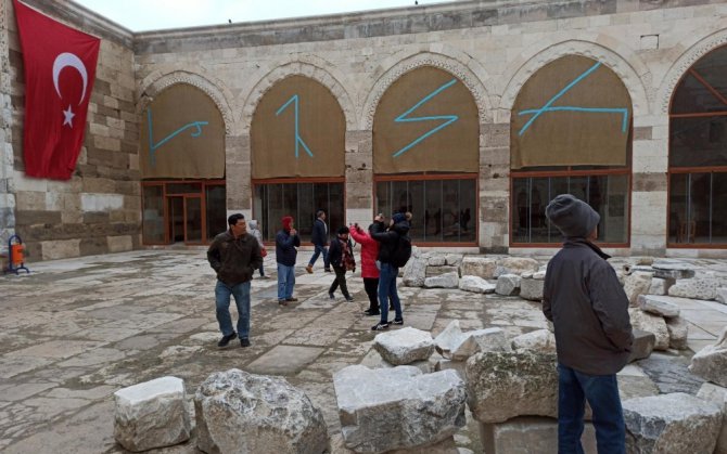 Sultanhanı Kervansarayı’na Uzakdoğulu turistlerden yoğun ilgi