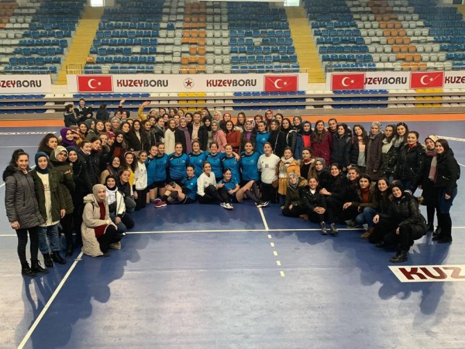 Aksaray’ın adını Küçük Kızlar Hentbol Takımı Türkiye Şampiyonluğuna taşıdı