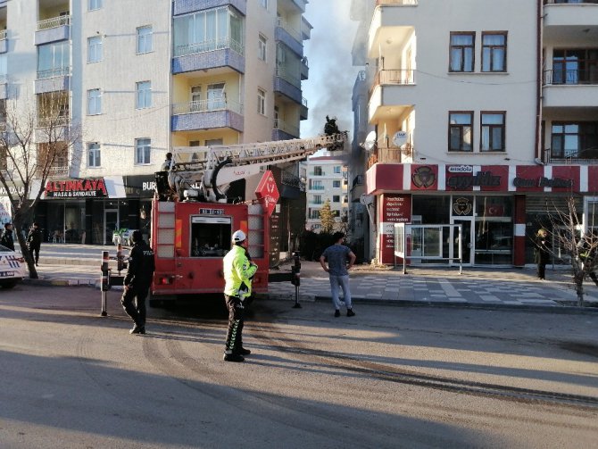Yangında çocuklarını evde sanan annenin feryadı yürekleri dağladı