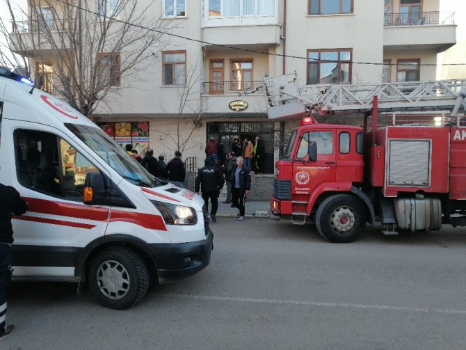 Yangında çocuklarını evde sanan annenin feryadı yürekleri dağladı