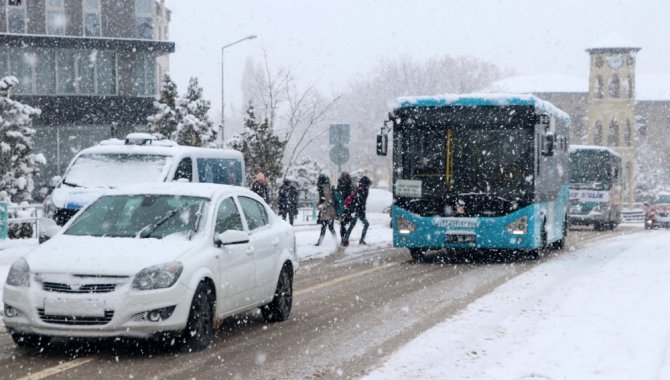 Aksaray’da kar yağışı etkisini sürdürüyor