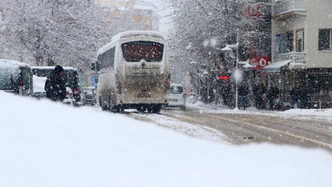 Aksaray’da kar yağışı etkisini sürdürüyor