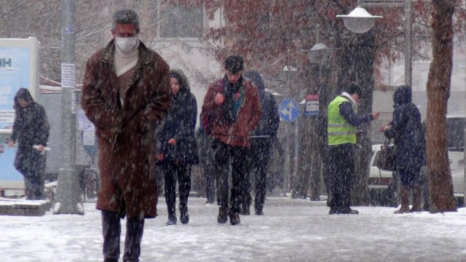 Aksaray’da kar yağışı etkisini sürdürüyor