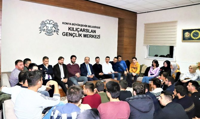 Başkan Altay üniversiteli gençlerle buluştu