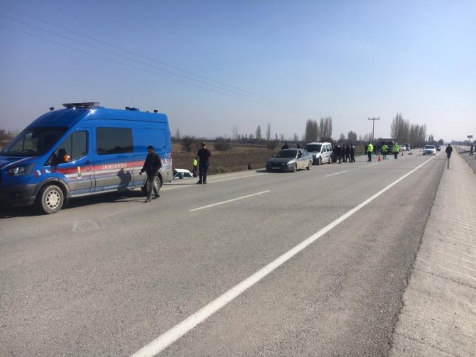 Otomobille kovaladığı aracı şarampole düşürdü, sürücüsünü tüfekle vurup öldürdü