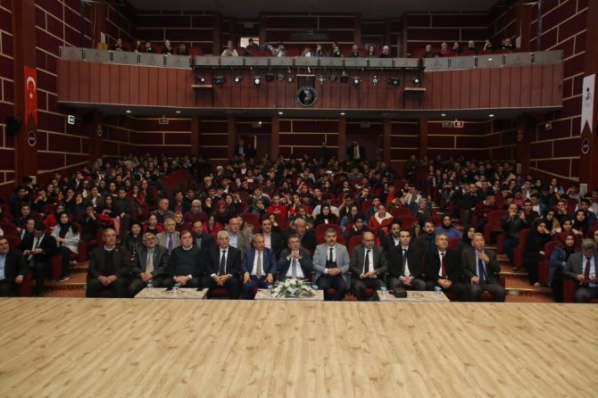 Yazar Tarık Buğra vefatının 26.yılında Akşehir’de anıldı