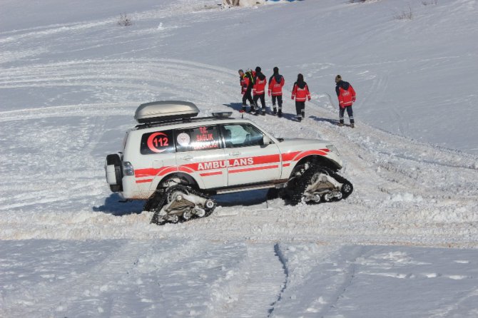 Helikopter destekli çığ tatbikatı gerçeğini aratmadı