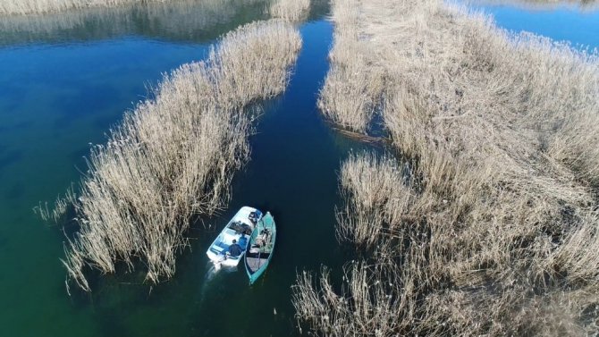 Beyşehir Gölü’nde ‘şok’la yasa dışı balık avcılığına droneli takip